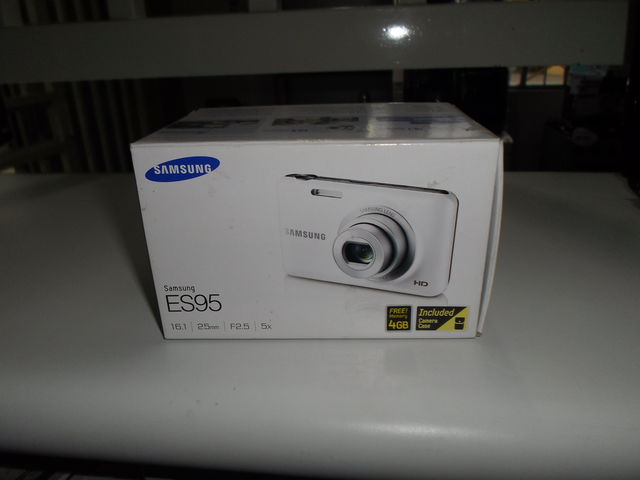 Camara Samsung s/240 Modelo: ES95, con cable de usb, estuche, manual, en caja, estado nuevo #7706